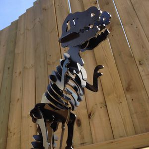 escultura de metal