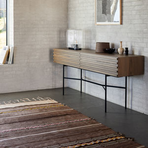 mesa contemporánea