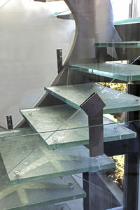 escalón de vidrio