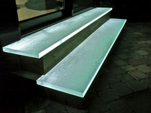 escalón de vidrio