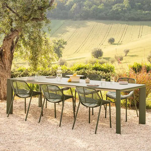 mesa contemporánea