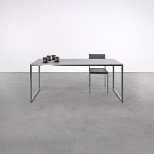 mesa contemporánea