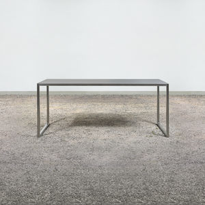 mesa contemporánea