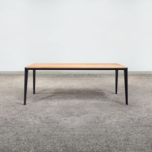 mesa contemporánea