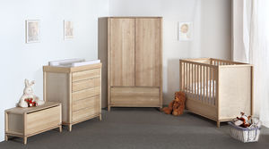 habitación para niños marrón