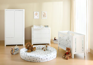 habitación para niños blanca