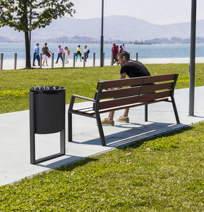 cubo de basura público