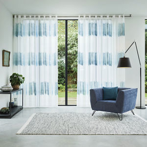 visillo con motivos decorativos