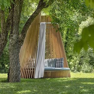 cama de jardín con dosel