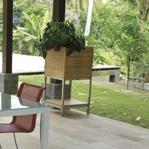 maceta de jardín de teca