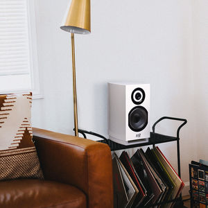 altavoz de estantes