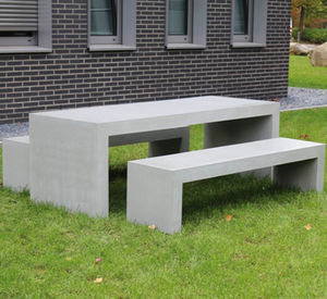 conjunto de mesa y banco contemporáneo