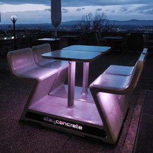 conjunto de mesa y banco calefactado