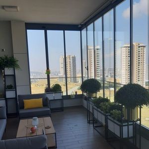 ventana-balcón de metal