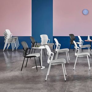 silla de visita contemporánea / con reposabrazos / tapizada / apilable