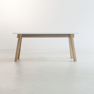 mesa de comedor contemporánea