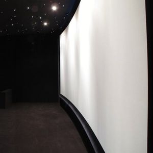 pantalla de proyección curvada