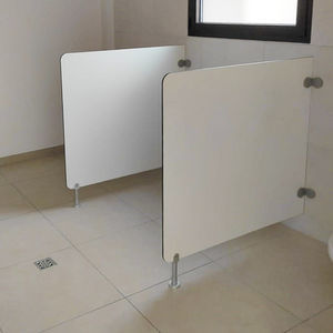tabique para urinarios de HPL