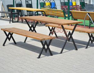 conjunto de mesa y banco contemporáneo