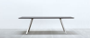 mesa contemporánea