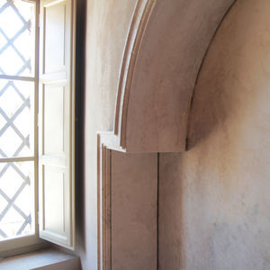 moldura de travertino