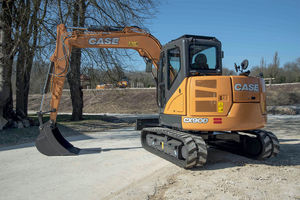 excavadora mediana