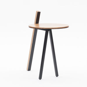 mesita auxiliar de diseño minimalista