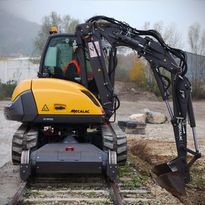 excavadora mediana