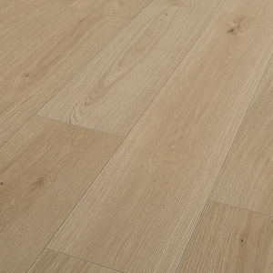 suelo laminado en piezas amplias de roble
