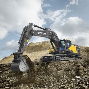 excavadora con orugas / giratoria / ergonómica / para obra