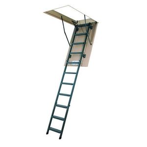 escalera elevada para trampilla de acceso a tejado