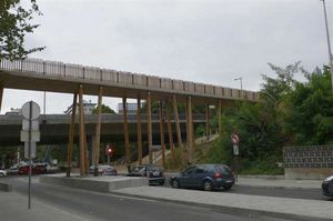 puente de madera laminada encolada