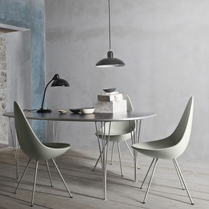 silla de diseño escandinavo / tapizada / de tejido / de cuero