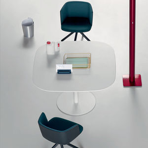 mesa contemporánea