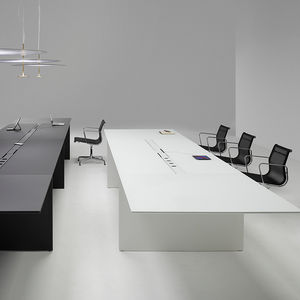 mesa de conferencia contemporánea