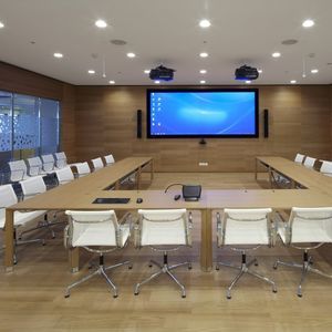mesa de reuniones contemporánea