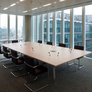 mesa de reuniones contemporánea