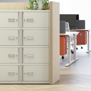 contenedor con compartimentos de acero