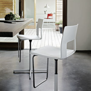 silla de bar contemporánea / giratoria / apilable / 100 % reciclable