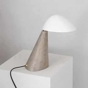lámpara de mesa