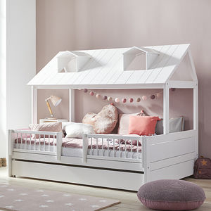 habitación para niños blanca