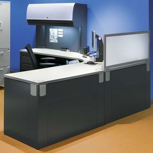 conjunto de escritorio y armarios para el sector profesional