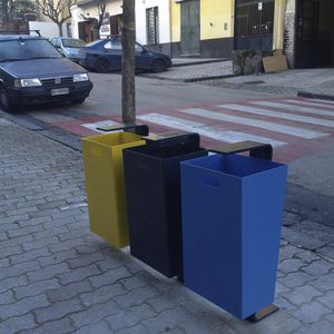 cubo de basura público