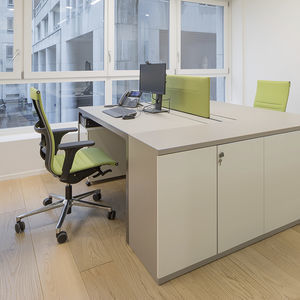 silla de oficina contemporánea