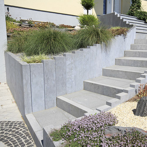 Cerca de láminas - MONJA - Bauma-stone - de jardín / de piedra natural / contemporánea