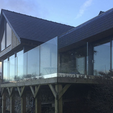 Barandilla de vidrio - FRAMELESS - Usluga Glass - con paneles / de