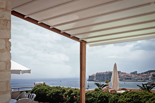 Pérgola adosada - PARTERRE : SANREMO PATIO - Frigerio Living - de