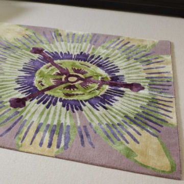 Alfombra contemporánea - PASSION FLOWER - Jacaranda - de flores / de seda / de lana del Tíbet