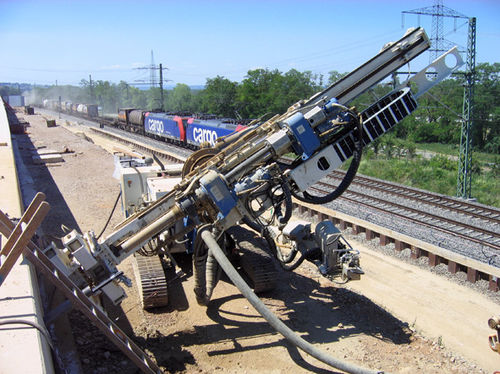 Perforadora con motor diésel - SM-14  - SOILMEC S.P.A. - rotativa / para obra de construcción / con orugas