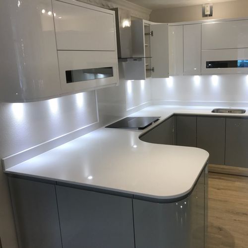 Encimera de piedra reconstituida - ESSENTIAL CRYSTAL ABSOLUTE WHITE - Technistone a.s. - para cocina / blanca / pulida